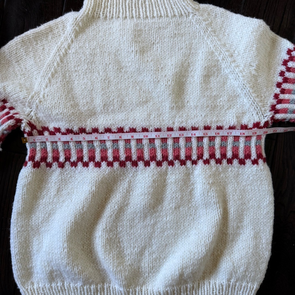 Elegant White Turtleneck Sweater with Red Accents - Picture 6 of 6